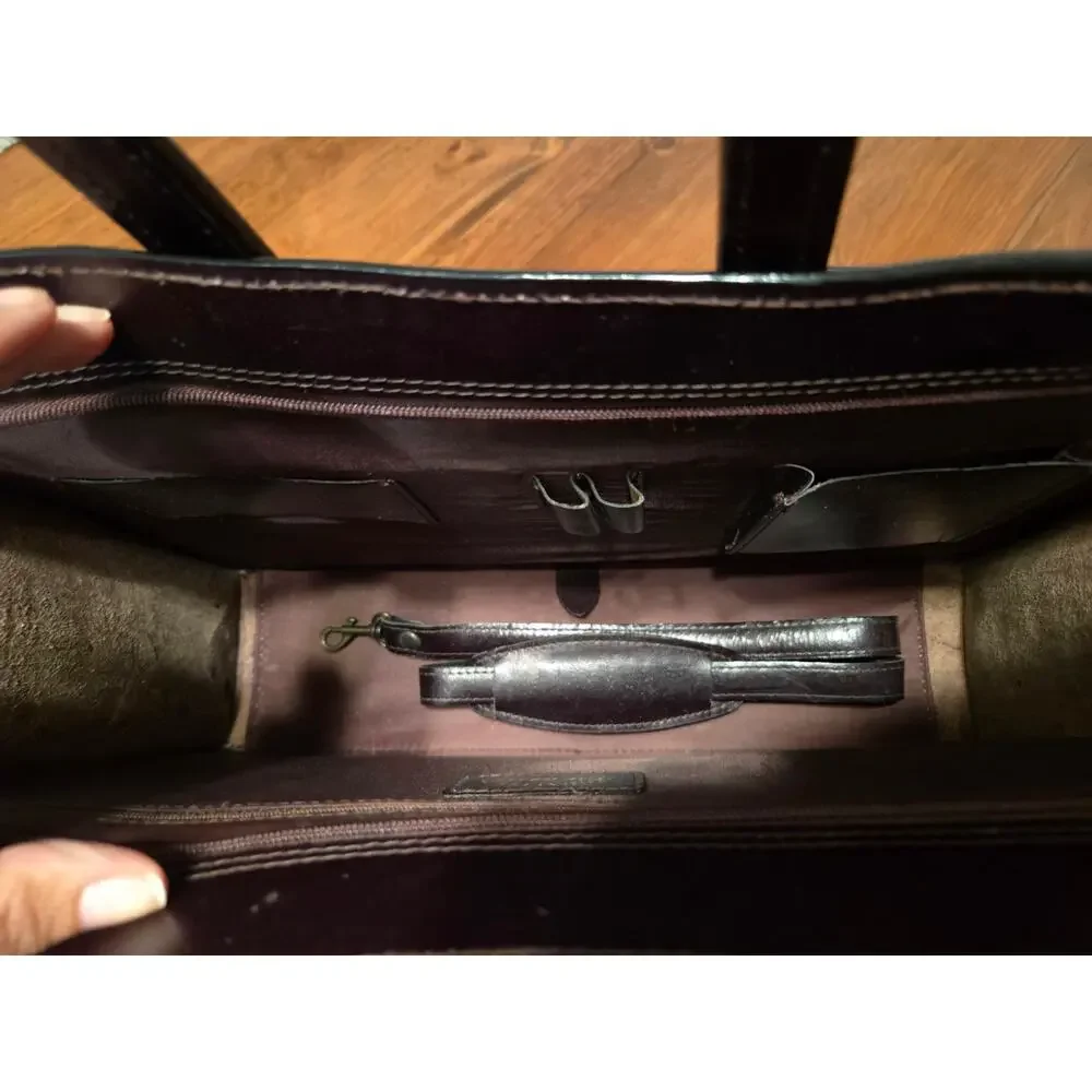 Vintage Heritage Leather Document Portfolio with Retractable Handels. Burgandy